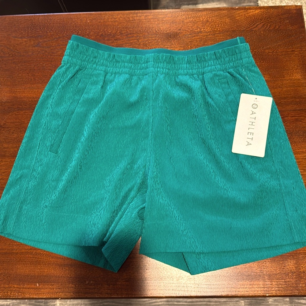 NWT Athleta Echo Shorts Size 4